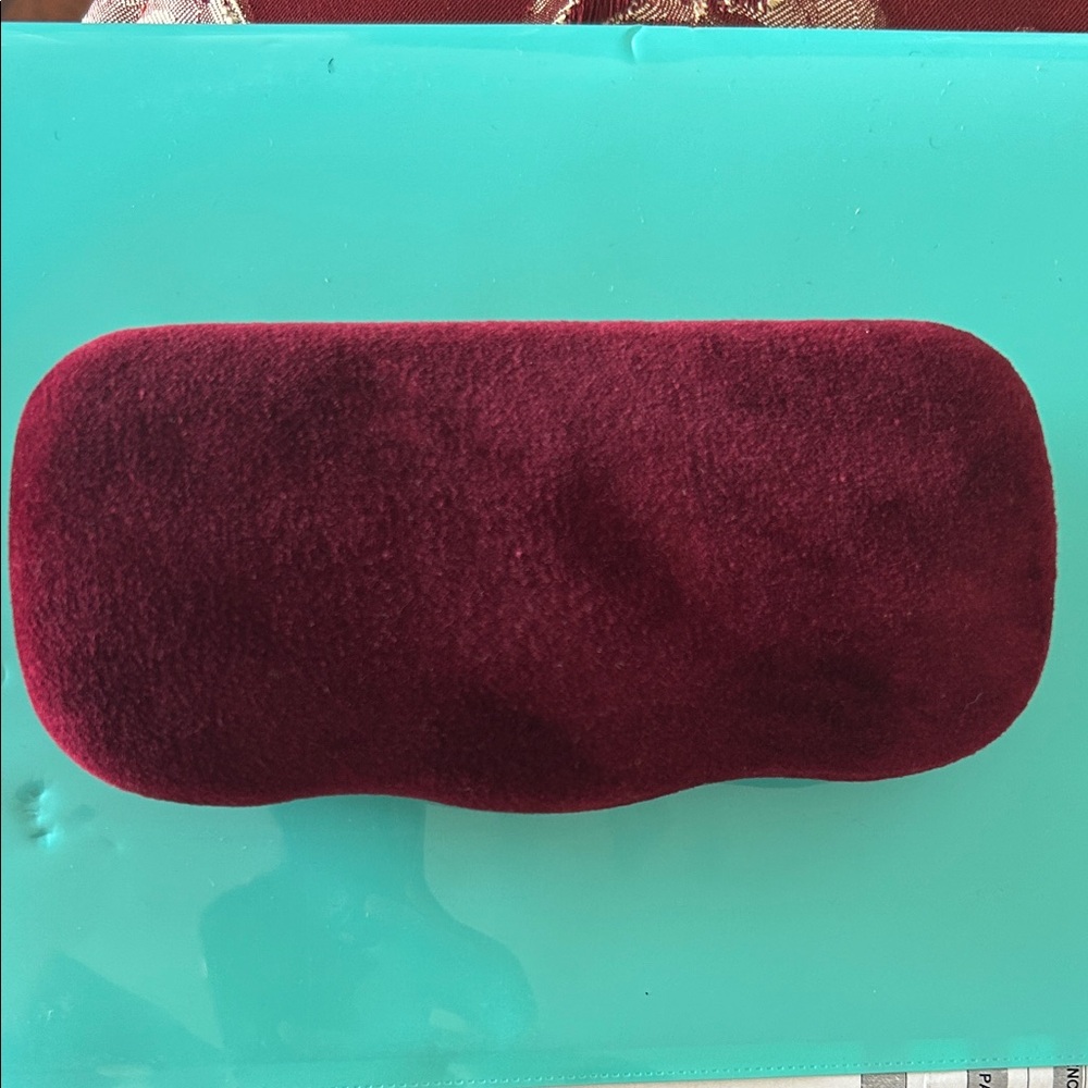 Gucci Burgundy Velvet Eyeglass Sunglass Case like new - Picture 3 of 5